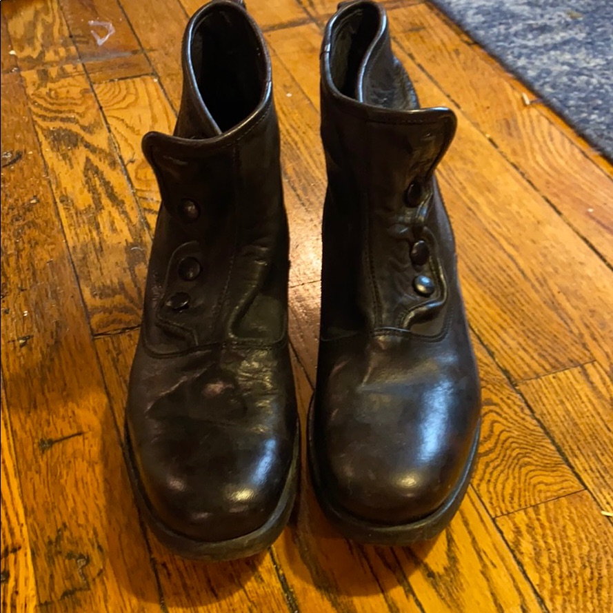 Men’s John Varvados Bowery Button Boot Size 9